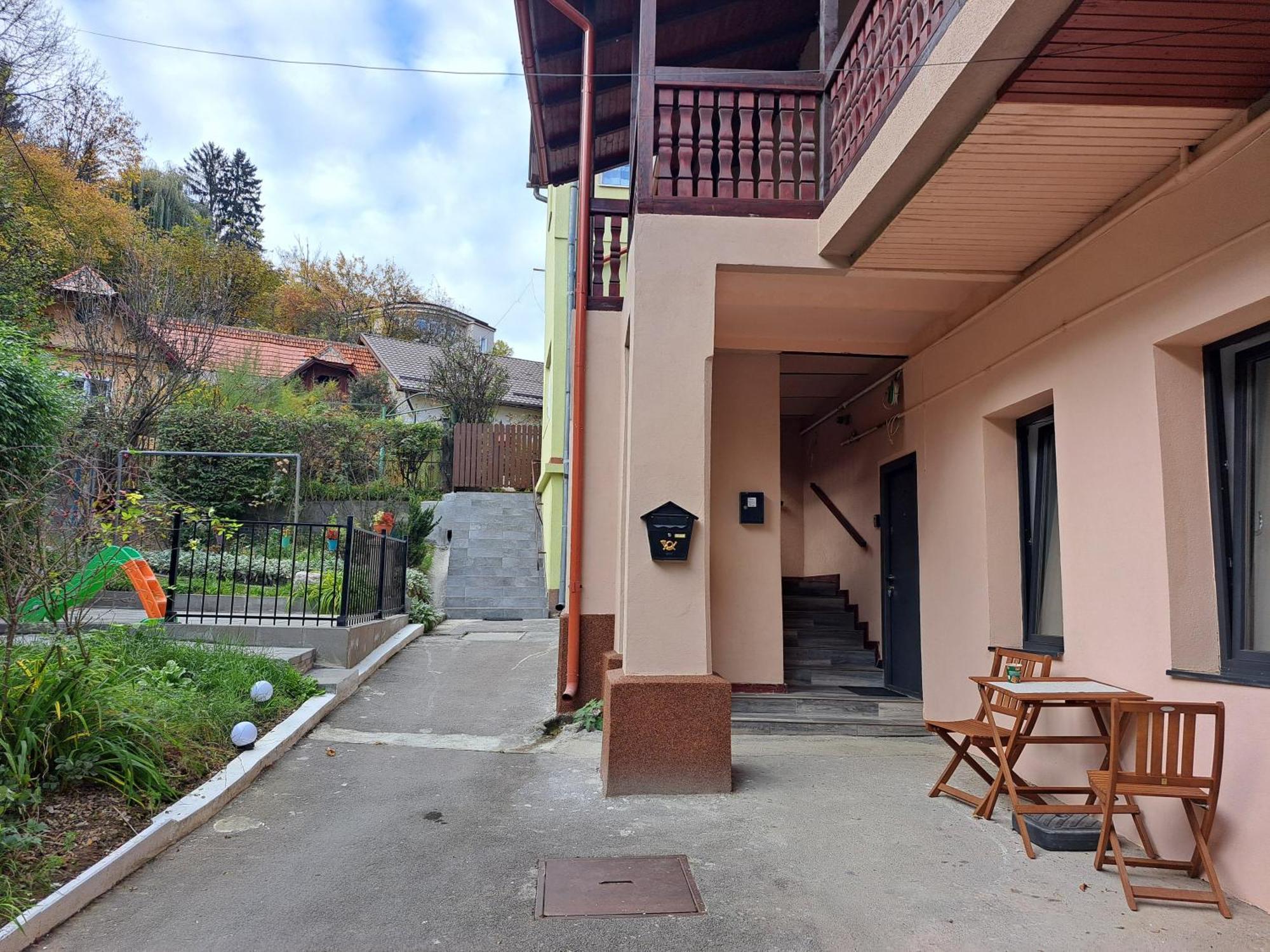 Cosy Studio In The Heart Of Brasov Bagian luar foto
